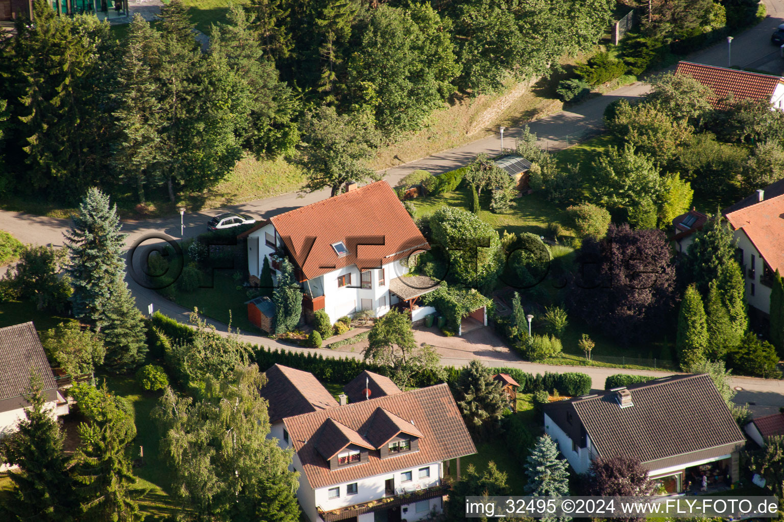 Keltern dans le département Bade-Wurtemberg, Allemagne du point de vue du drone