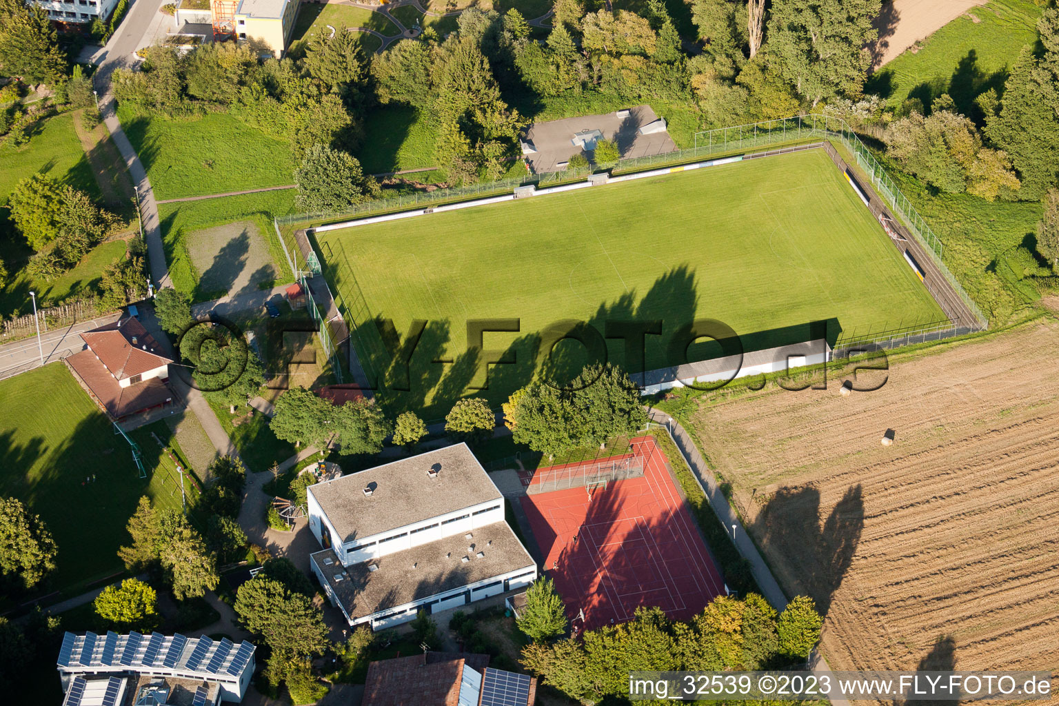 Keltern dans le département Bade-Wurtemberg, Allemagne du point de vue du drone