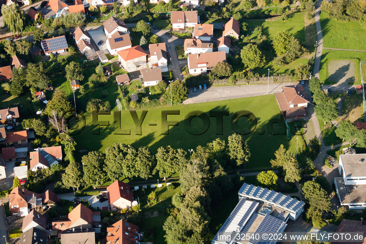 Enregistrement par drone de Keltern dans le département Bade-Wurtemberg, Allemagne