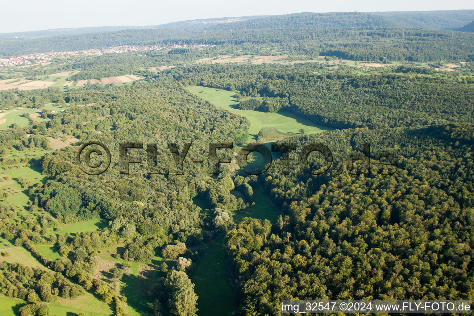 Réserve naturelle de Kettelbachtal à le quartier Obernhausen in Birkenfeld dans le département Bade-Wurtemberg, Allemagne d'en haut