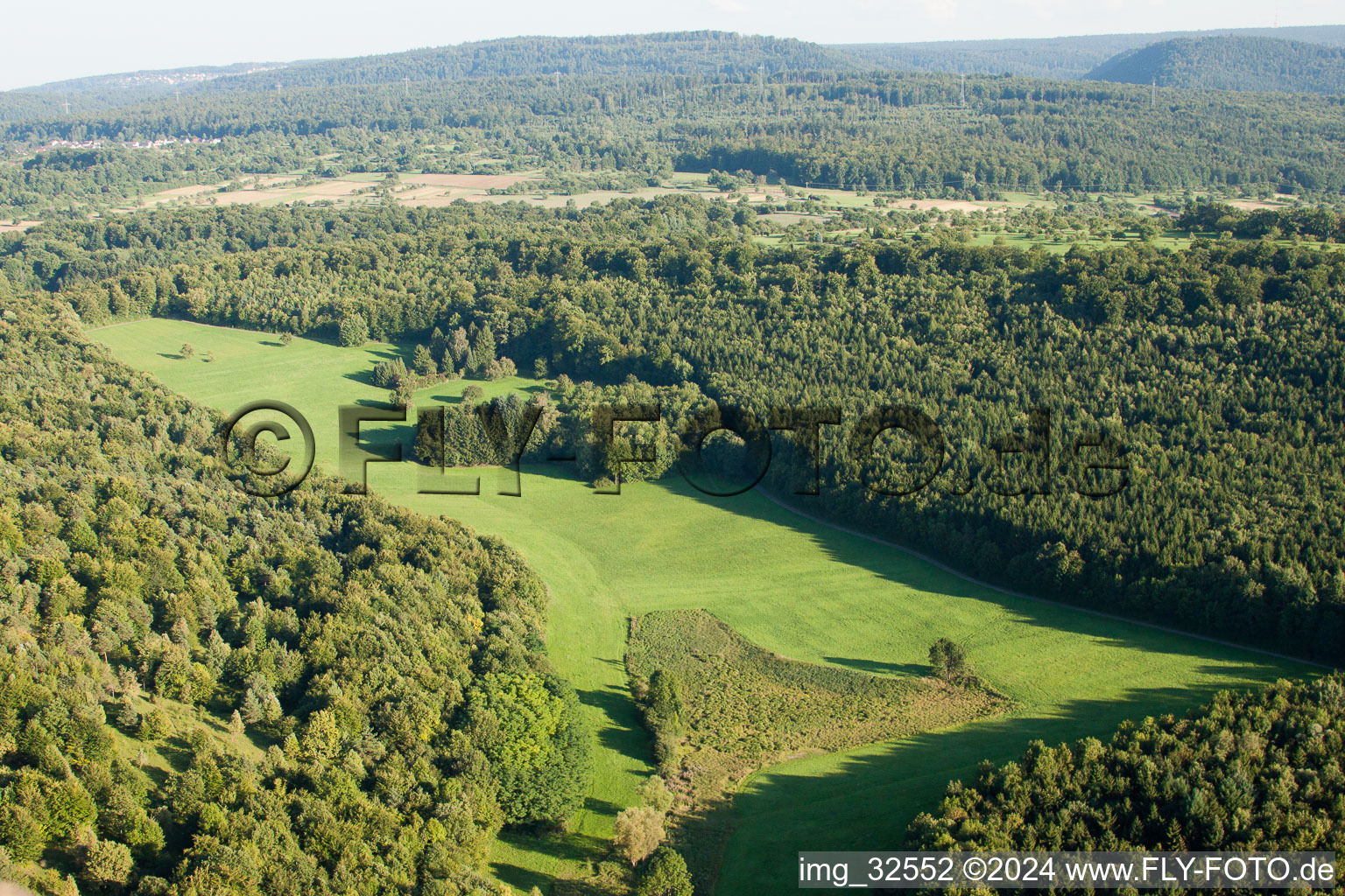 Réserve naturelle de Kettelbachtal à le quartier Obernhausen in Birkenfeld dans le département Bade-Wurtemberg, Allemagne vue d'en haut