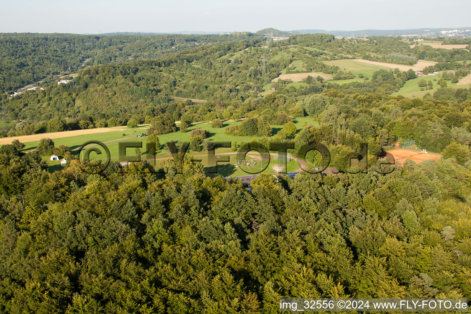 Vue aérienne de Terrains de sport et club de tennis de Diellingen eV 1885 à le quartier Dietlingen in Keltern dans le département Bade-Wurtemberg, Allemagne