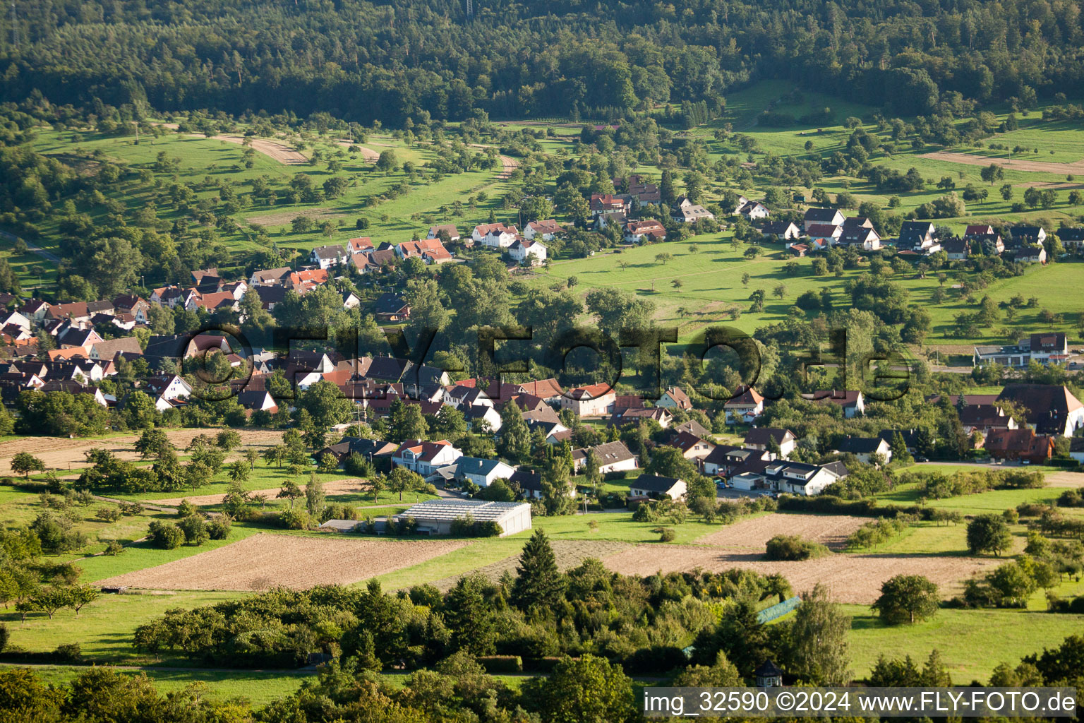 Vue aérienne de Du nord à le quartier Obernhausen in Birkenfeld dans le département Bade-Wurtemberg, Allemagne