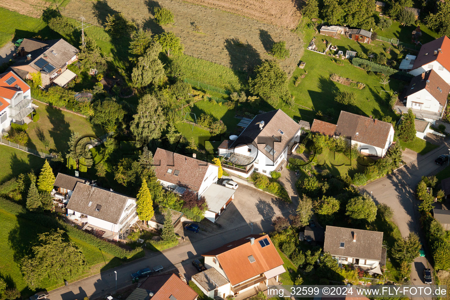 Vue aérienne de Quartier Obernhausen in Birkenfeld dans le département Bade-Wurtemberg, Allemagne