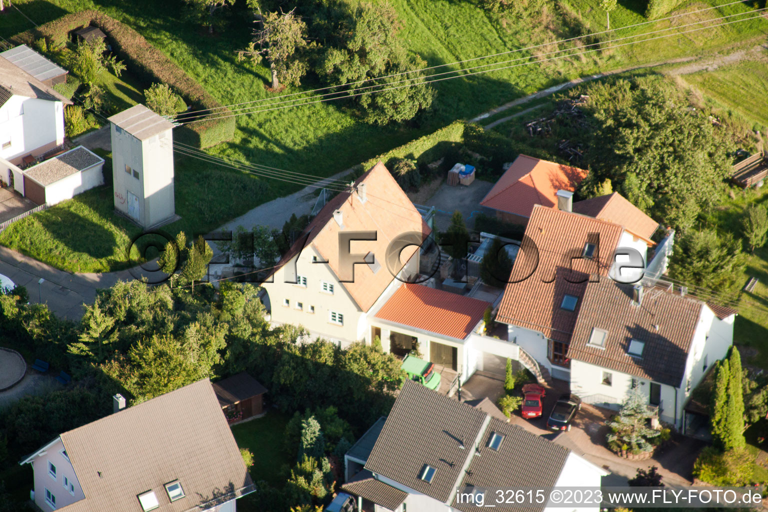 Gräfenhausen dans le département Bade-Wurtemberg, Allemagne du point de vue du drone