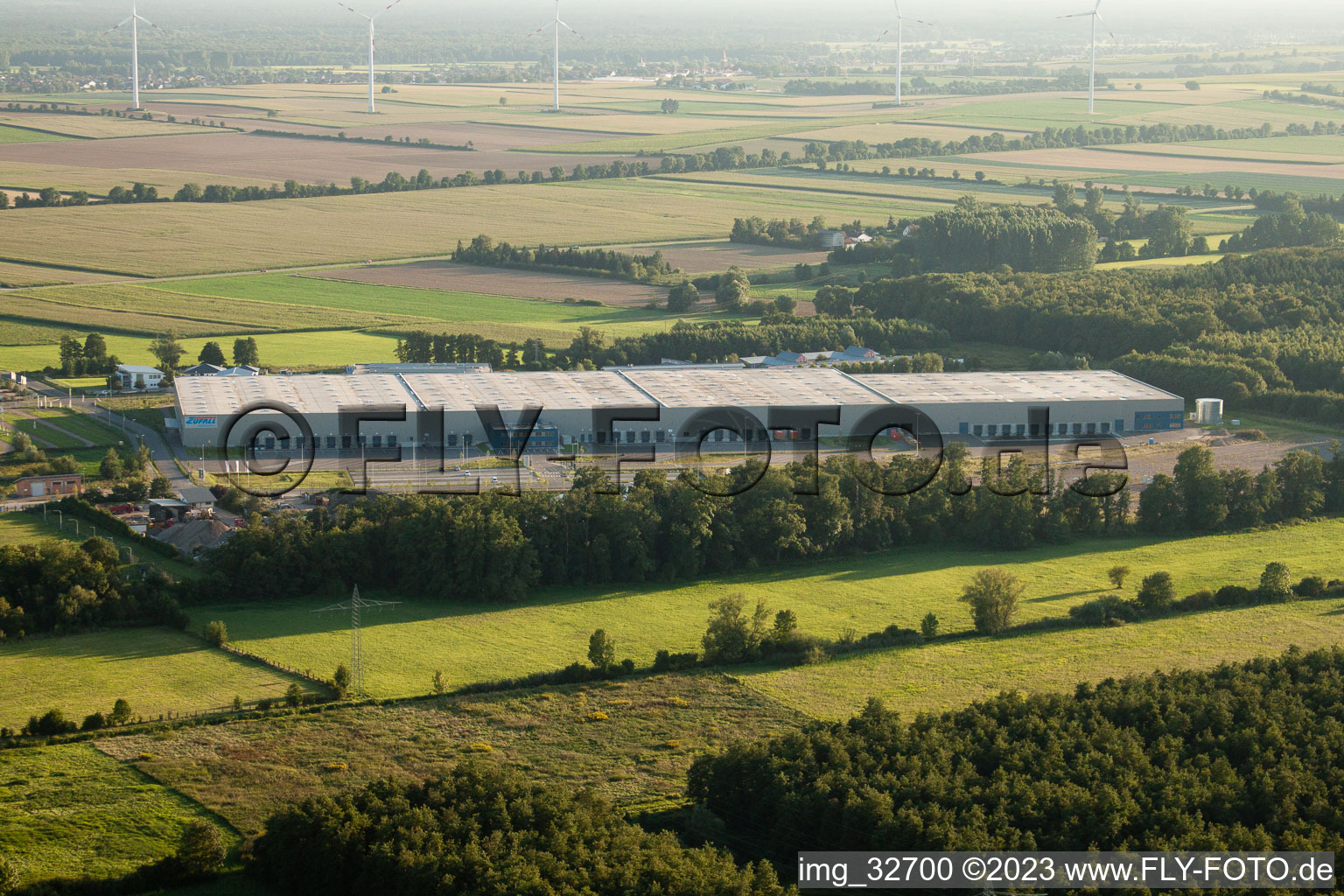 Vue aérienne de Zone industrielle de Horst, centre logistique de Gazely à le quartier Minderslachen in Kandel dans le département Rhénanie-Palatinat, Allemagne