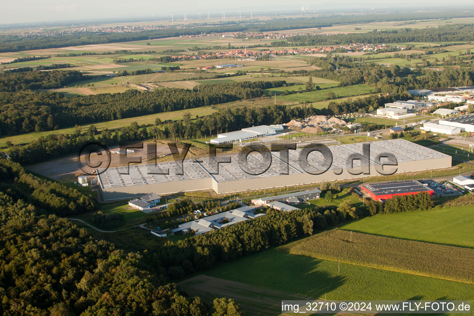 Vue aérienne de Zone industrielle de Horst, centre logistique de Gazely à le quartier Minderslachen in Kandel dans le département Rhénanie-Palatinat, Allemagne