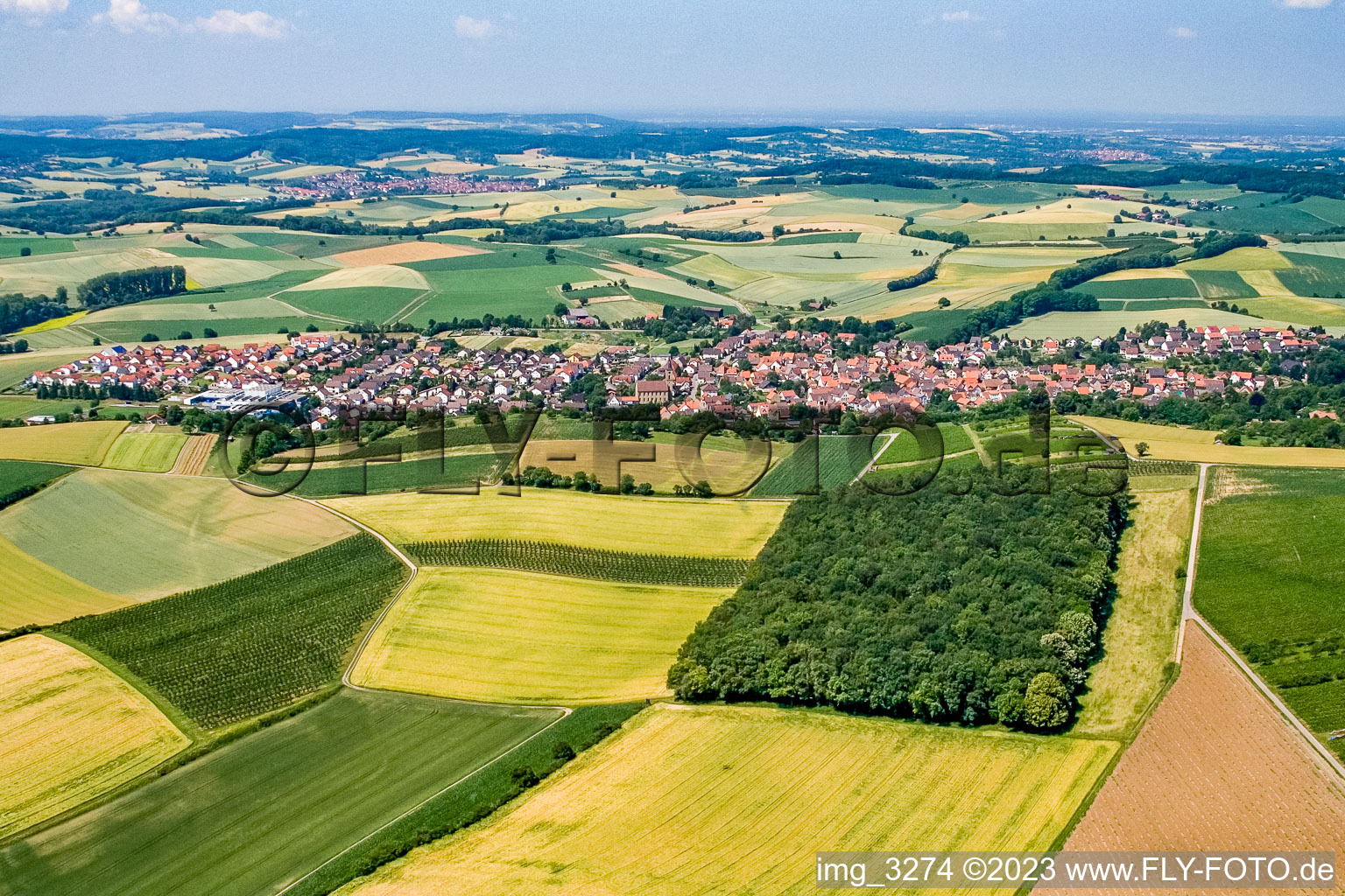 Vue aérienne de De l'est à le quartier Menzingen in Kraichtal dans le département Bade-Wurtemberg, Allemagne