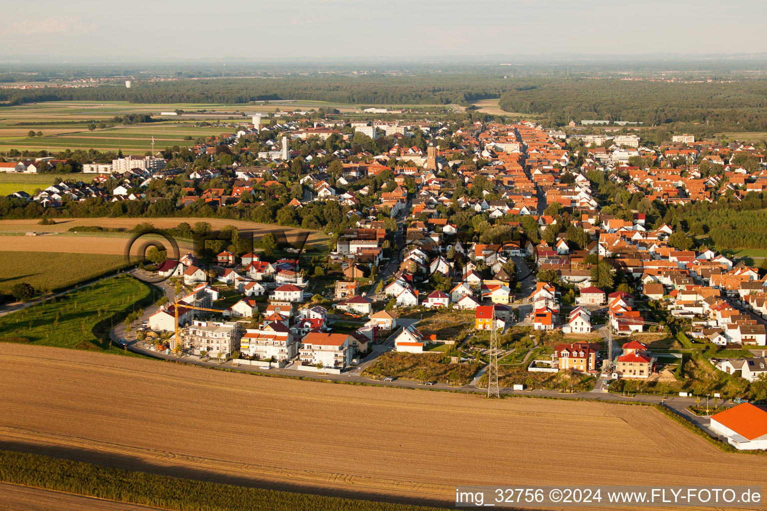 Chemin élevé à Kandel dans le département Rhénanie-Palatinat, Allemagne vue du ciel