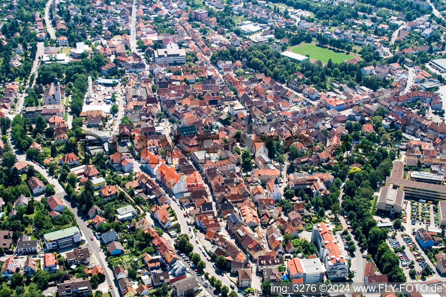 Vue aérienne de Quartier de la vieille ville et centre-ville Bretten à Bretten dans le département Bade-Wurtemberg, Allemagne