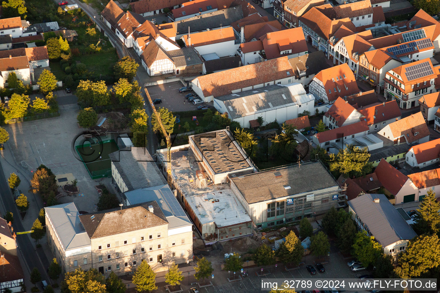 Vue aérienne de École primaire L. Riedinger, mairie en rénovation à Kandel dans le département Rhénanie-Palatinat, Allemagne