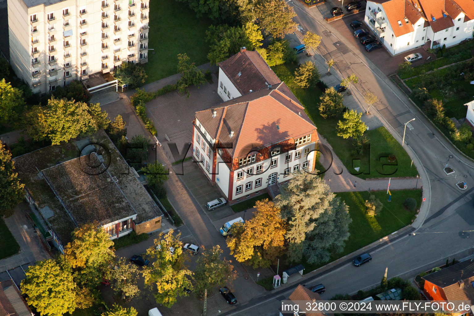 Vue aérienne de Centre Culturel de l'Ancienne Ecole Agricole à Kandel dans le département Rhénanie-Palatinat, Allemagne