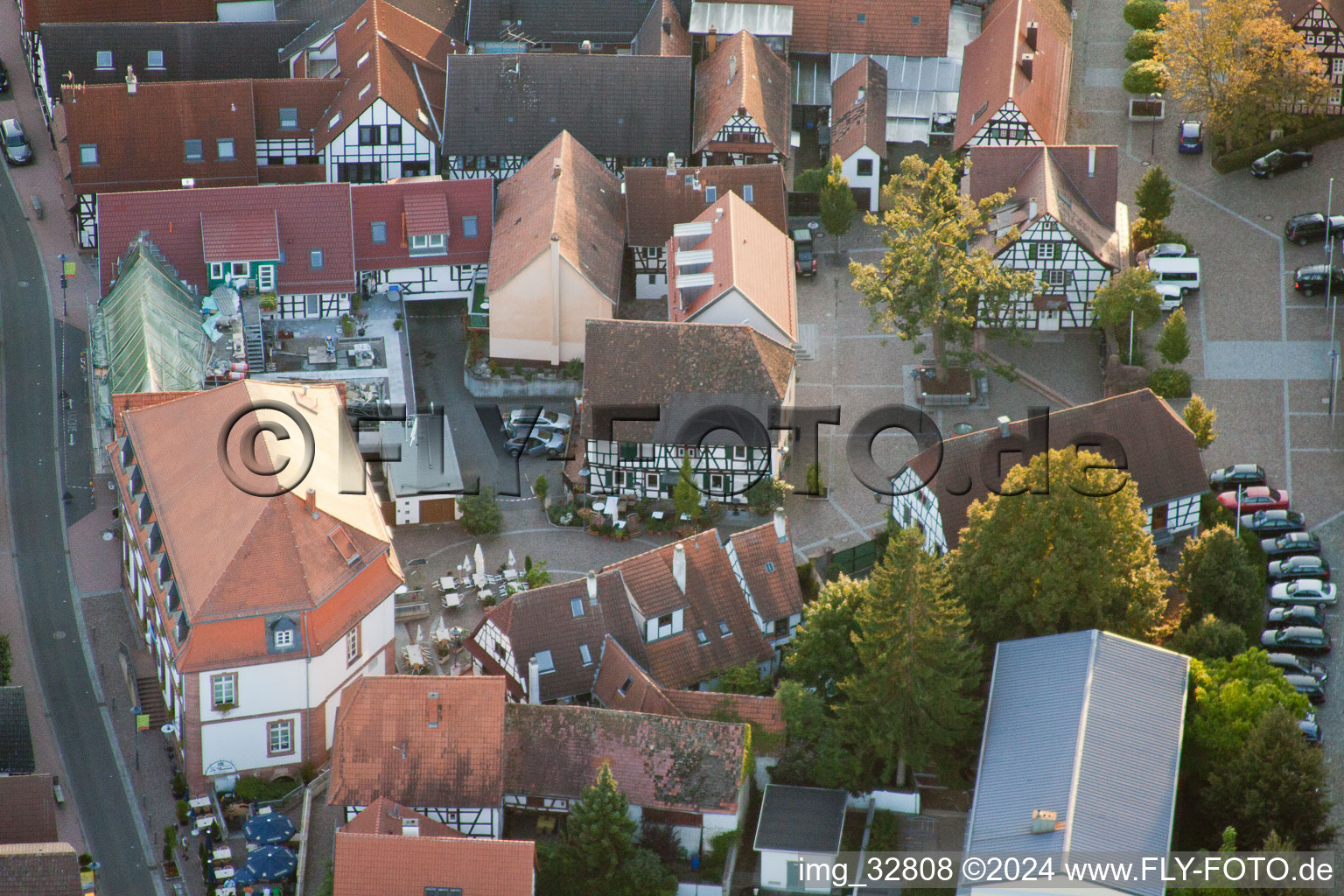 Vue aérienne de Hôtel de ville, Am Plätzl à Kandel dans le département Rhénanie-Palatinat, Allemagne