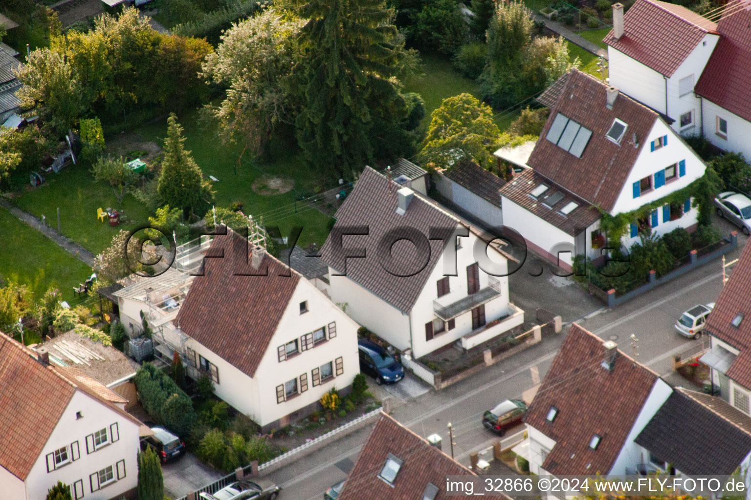 Waldstr. à Kandel dans le département Rhénanie-Palatinat, Allemagne du point de vue du drone