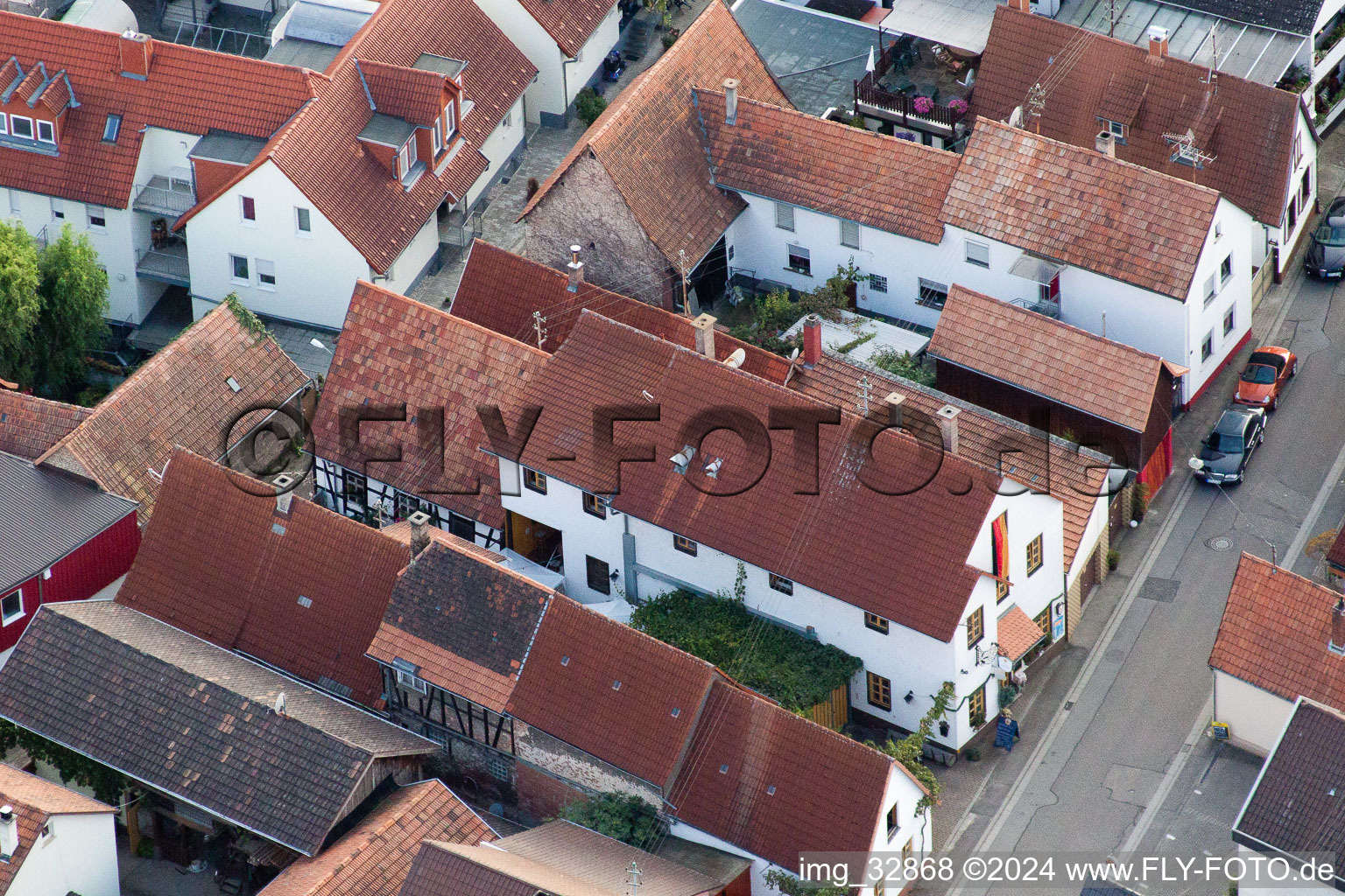 Vue aérienne de Juiststraße, restaurant Zum Schlodderr à Kandel dans le département Rhénanie-Palatinat, Allemagne