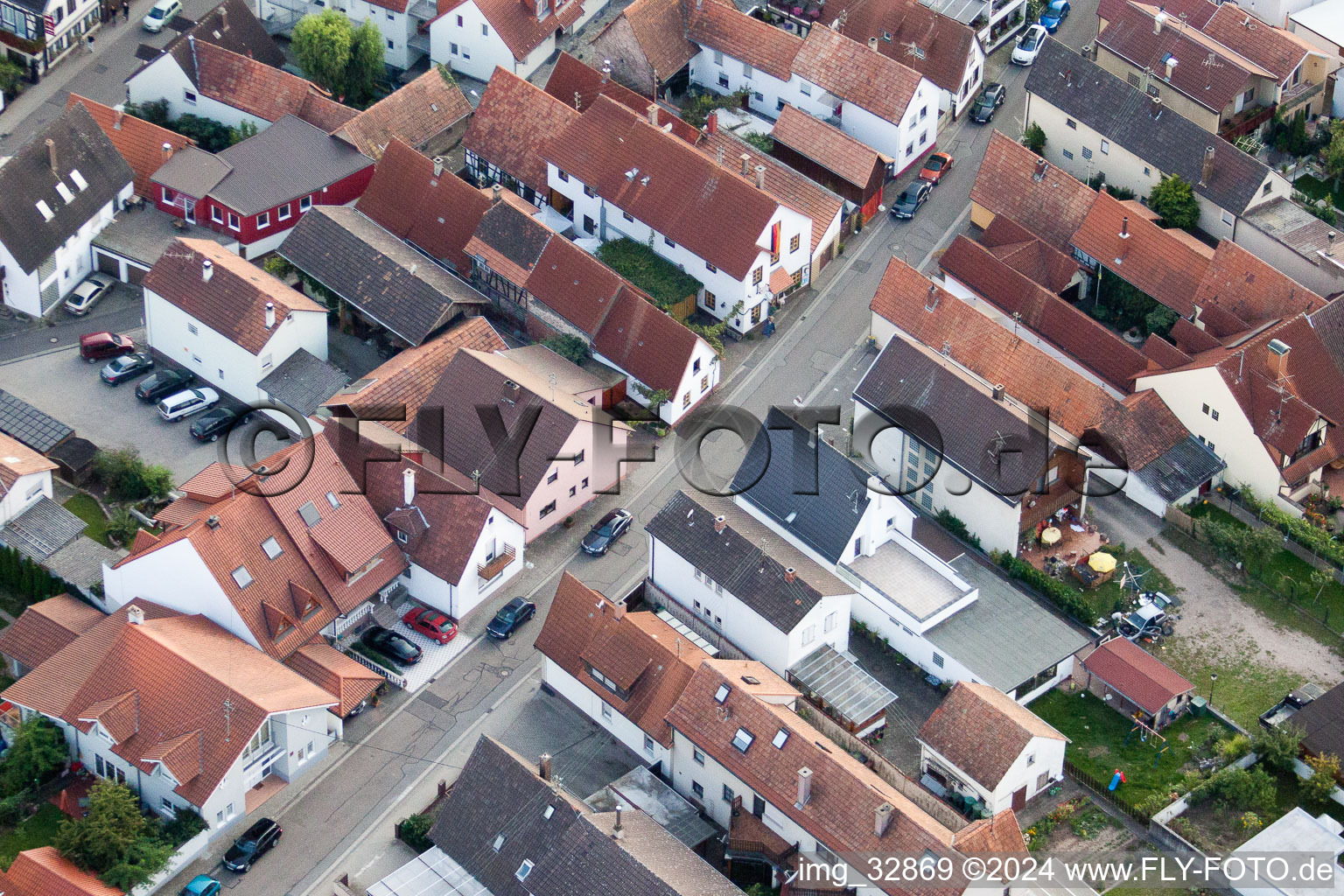 Vue aérienne de Juiststraße, restaurant Zum Schlodderr à Kandel dans le département Rhénanie-Palatinat, Allemagne