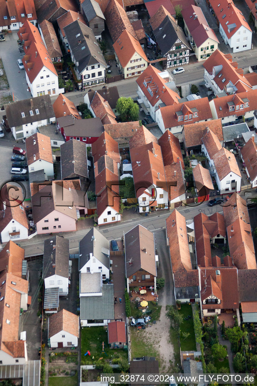 Juiststraße, restaurant Zum Schlodderr à Kandel dans le département Rhénanie-Palatinat, Allemagne vue d'en haut