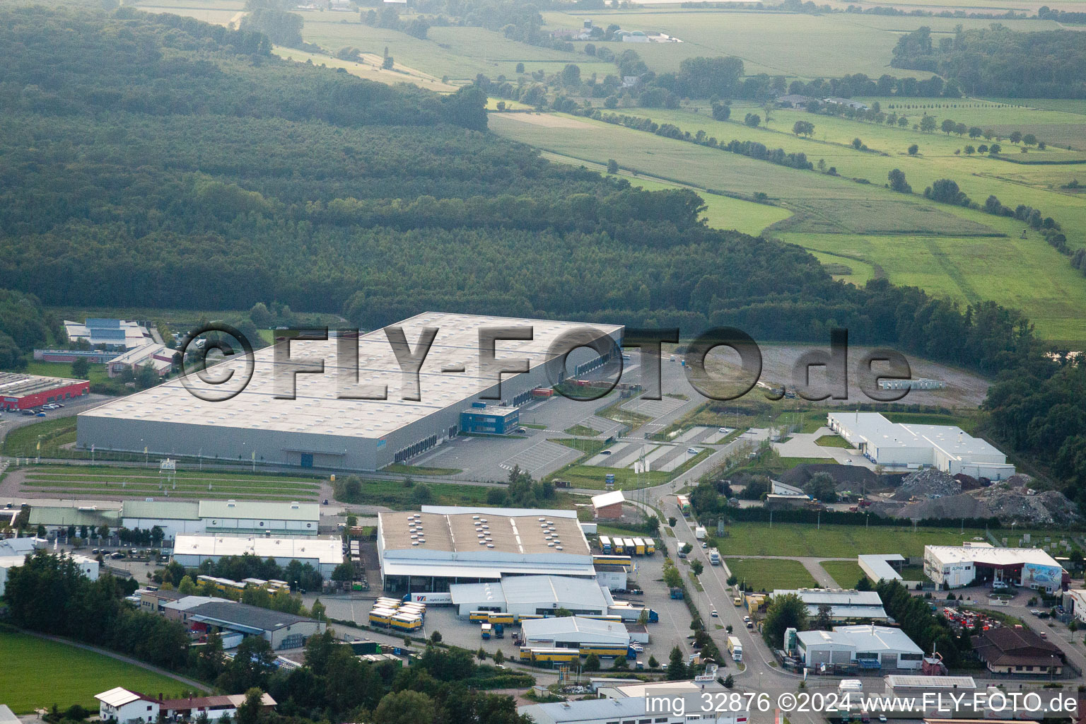 Photographie aérienne de Zone industrielle de Horst, centre logistique de Gazely à le quartier Minderslachen in Kandel dans le département Rhénanie-Palatinat, Allemagne