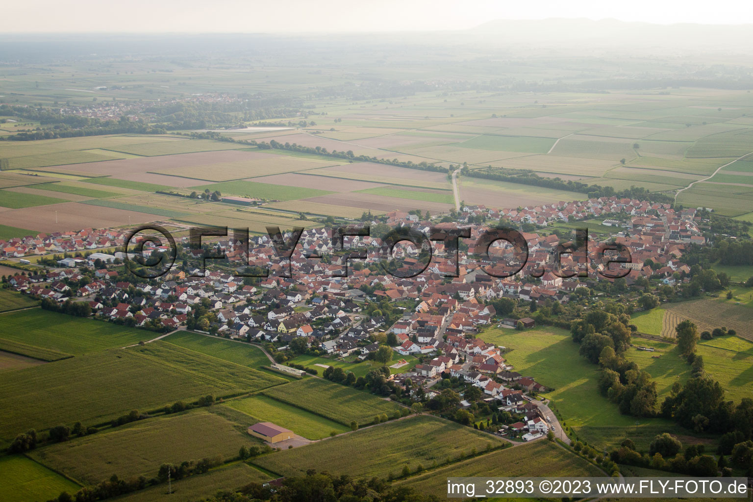 Steinweiler dans le département Rhénanie-Palatinat, Allemagne d'un drone