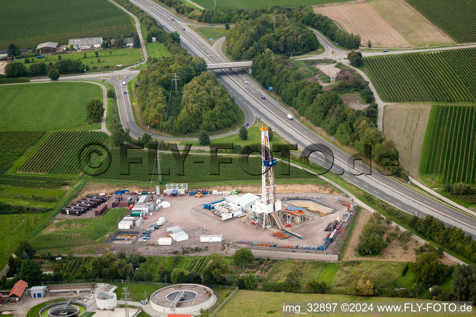 Vue aérienne de Système géothermique sur l'A65, 2ème forage à Insheim dans le département Rhénanie-Palatinat, Allemagne