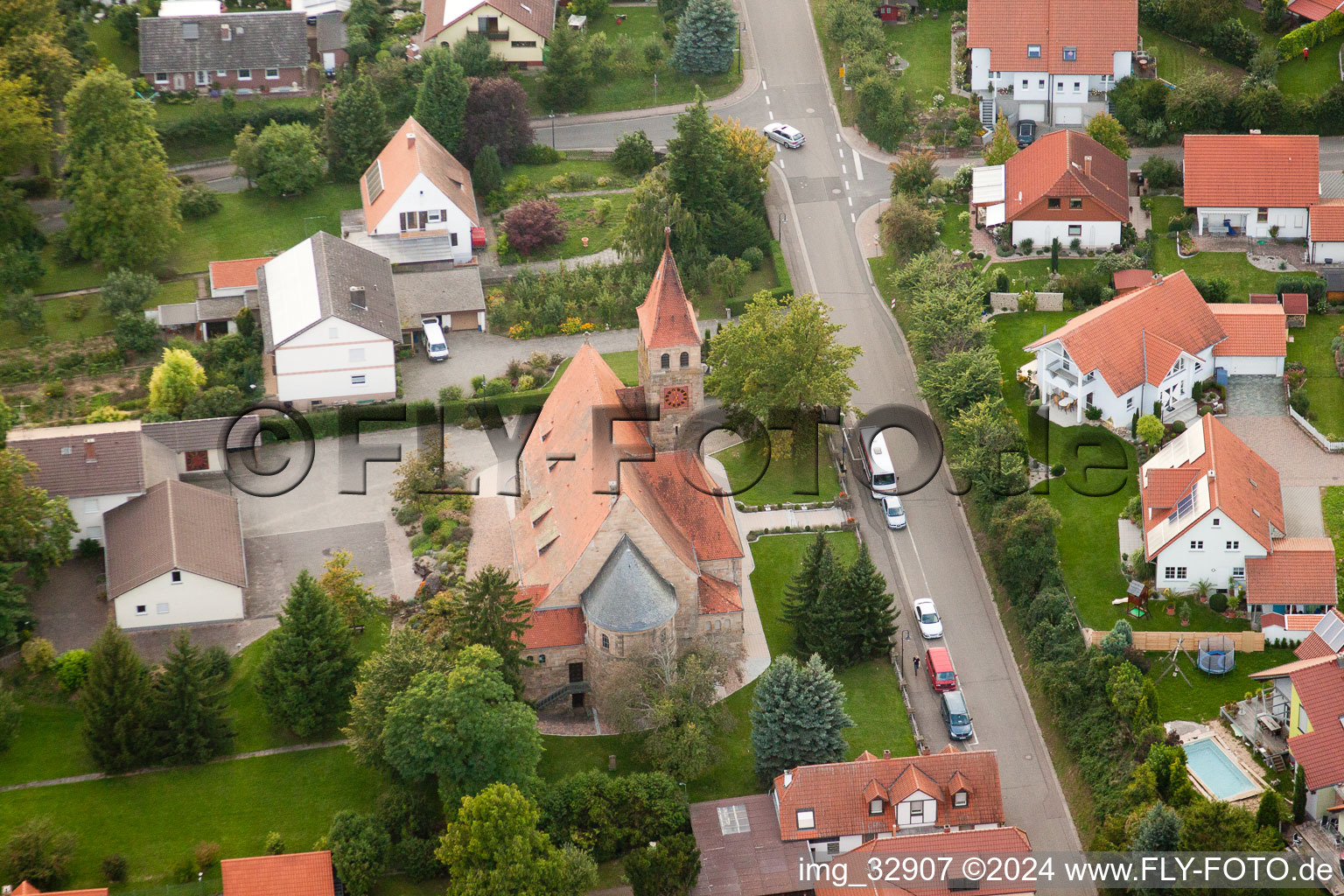 Vue aérienne de Église à Insheim dans le département Rhénanie-Palatinat, Allemagne