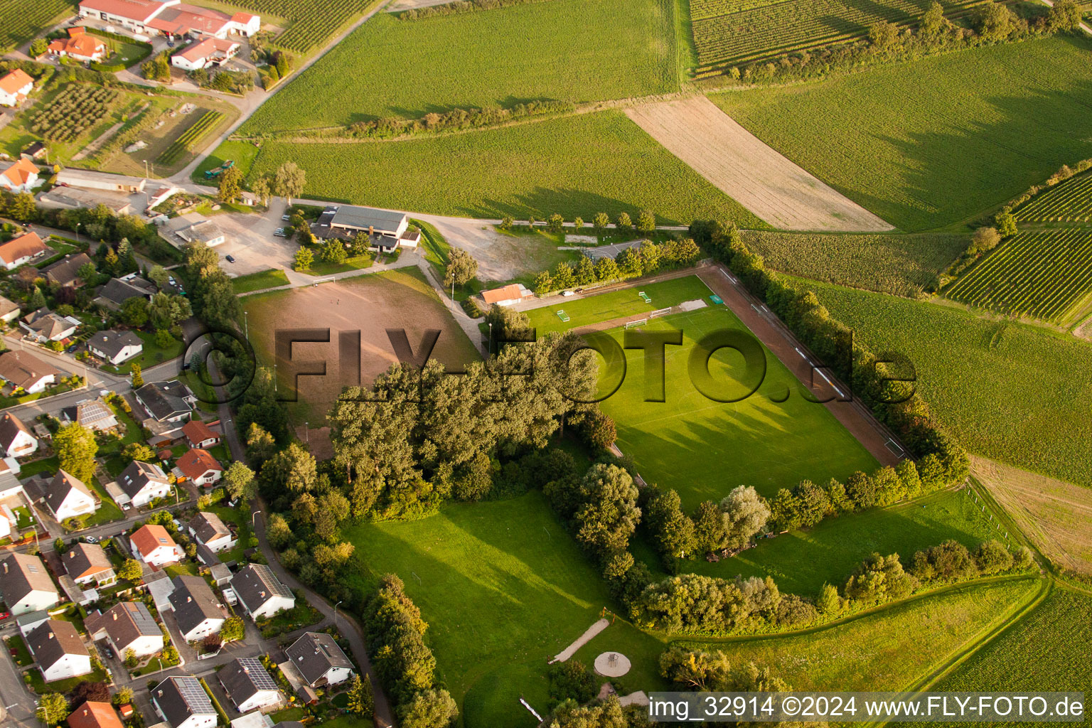 Photographie aérienne de Terrains de sport à Insheim dans le département Rhénanie-Palatinat, Allemagne