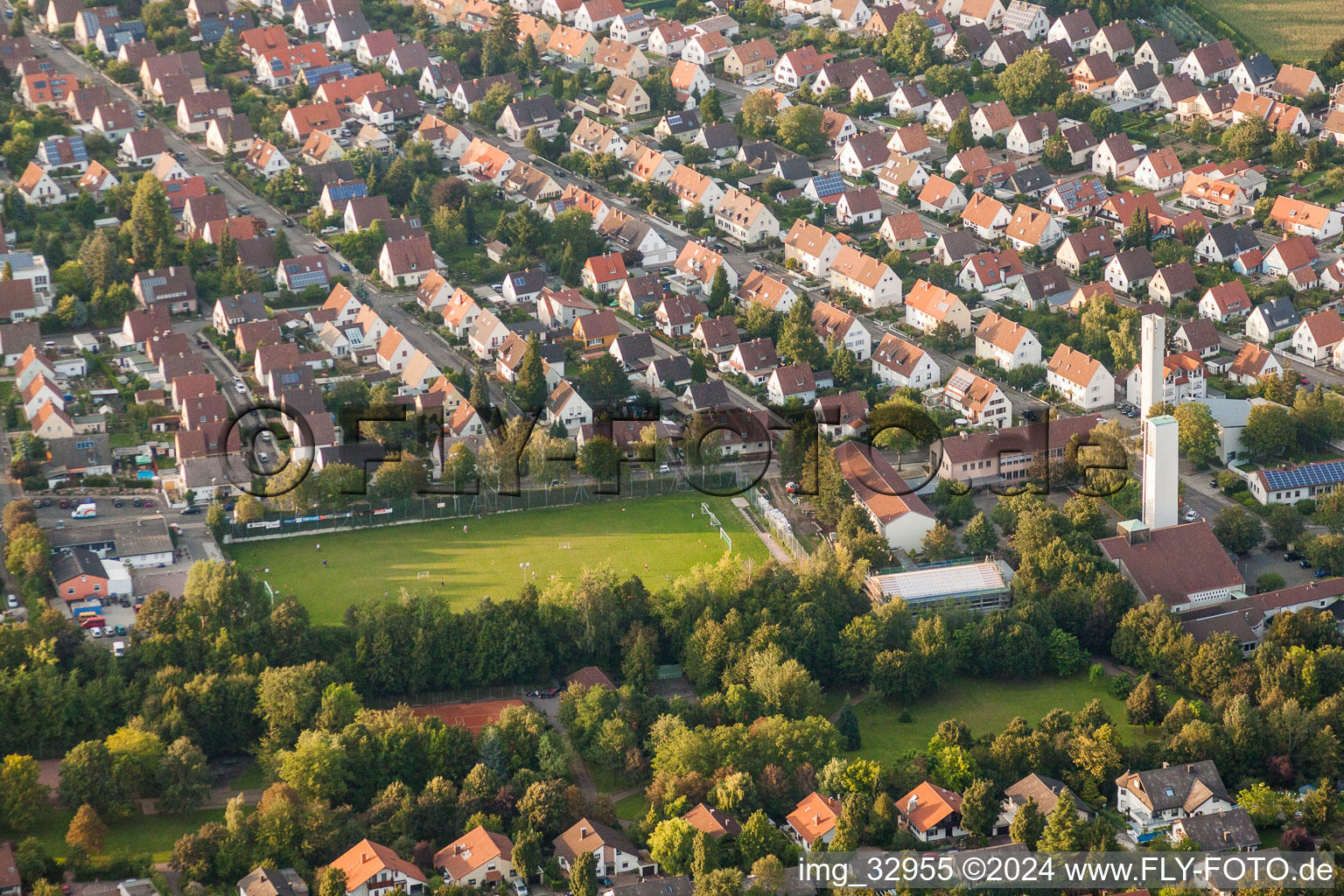 Vue aérienne de Quartier Ouest en zone urbaine à Landau in der Pfalz dans le département Rhénanie-Palatinat, Allemagne