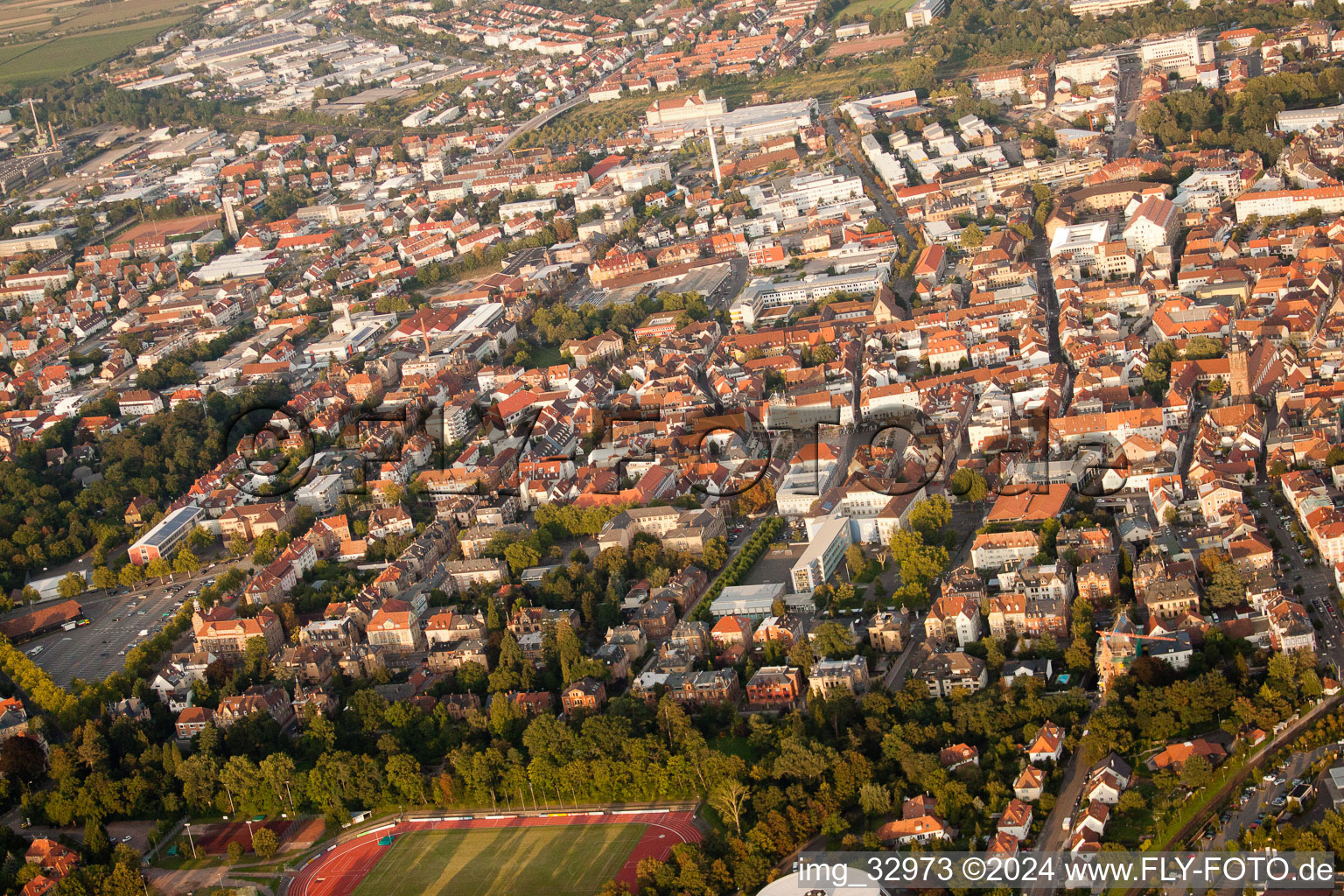 Landau in der Pfalz dans le département Rhénanie-Palatinat, Allemagne vu d'un drone