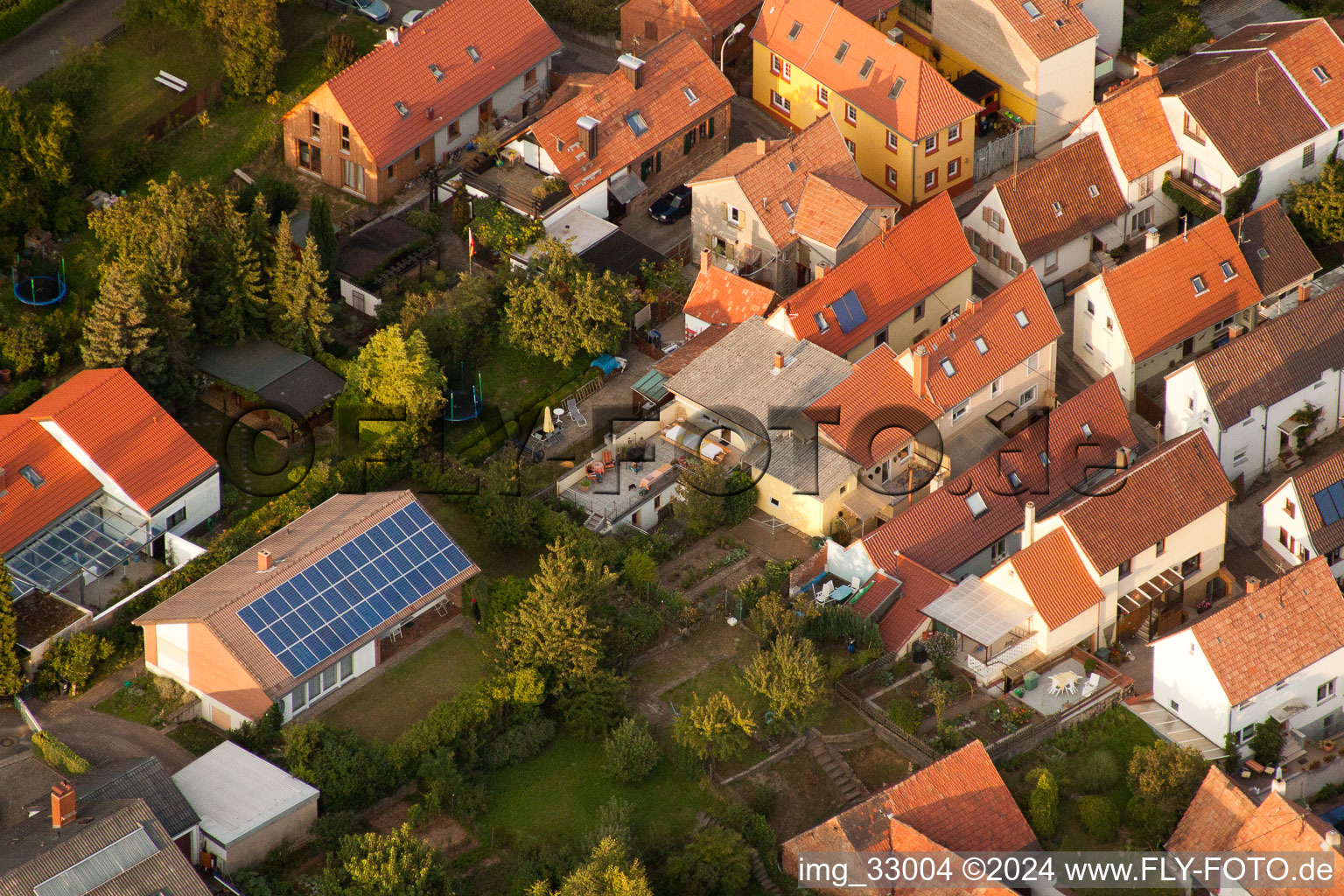 Vue oblique de Neugasse à le quartier Godramstein in Landau in der Pfalz dans le département Rhénanie-Palatinat, Allemagne