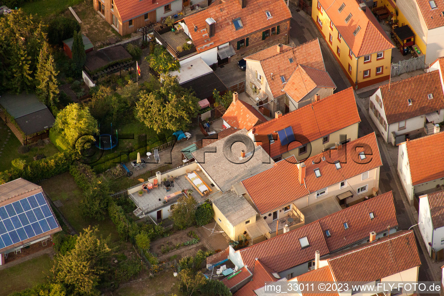 Quartier Godramstein in Landau in der Pfalz dans le département Rhénanie-Palatinat, Allemagne du point de vue du drone