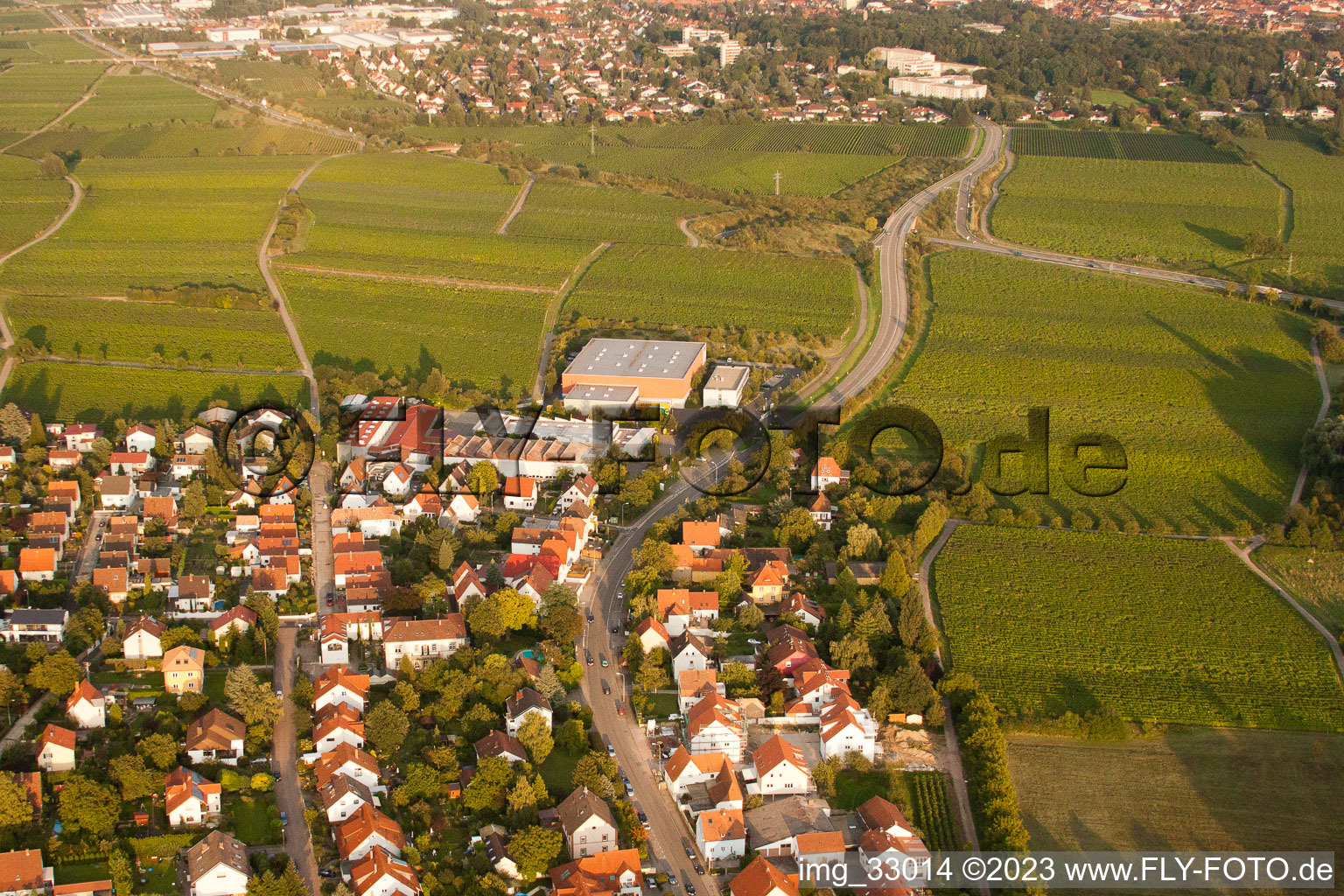 Vue aérienne de Ô à le quartier Godramstein in Landau in der Pfalz dans le département Rhénanie-Palatinat, Allemagne
