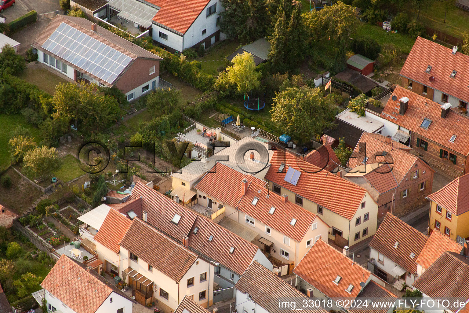 Neugasse à le quartier Godramstein in Landau in der Pfalz dans le département Rhénanie-Palatinat, Allemagne vue d'en haut