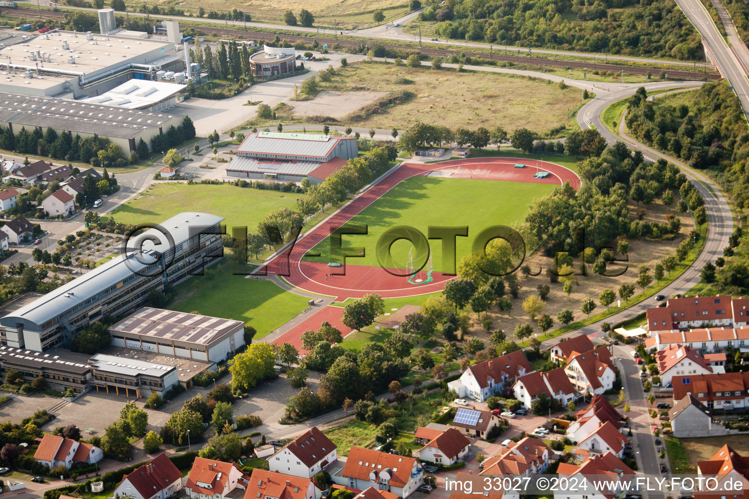 Vue aérienne de Terrain de sport au lycée Sophie Scholl à Haßloch dans le département Rhénanie-Palatinat, Allemagne