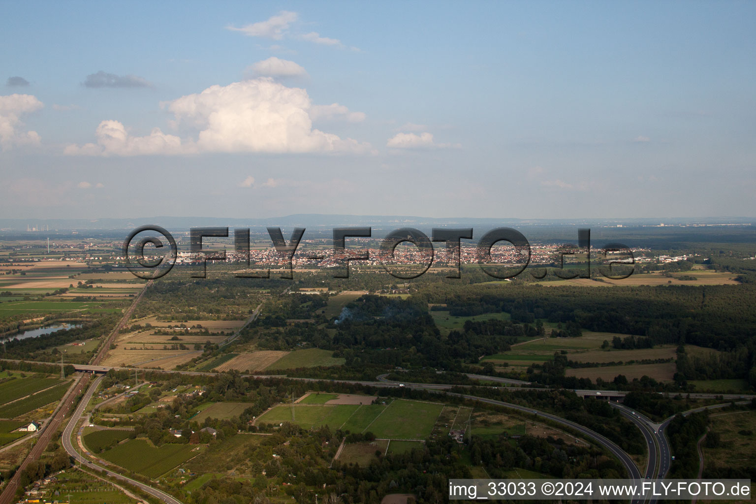 Vue aérienne de De l'ouest à Haßloch dans le département Rhénanie-Palatinat, Allemagne