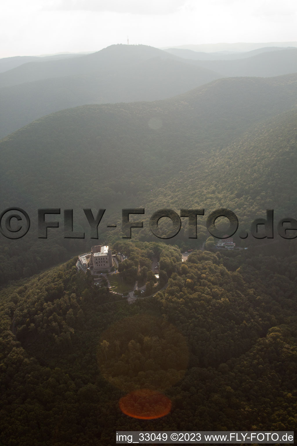 Vue aérienne de Hambach, Château de Hambach à le quartier Hambach an der Weinstraße in Neustadt an der Weinstraße dans le département Rhénanie-Palatinat, Allemagne