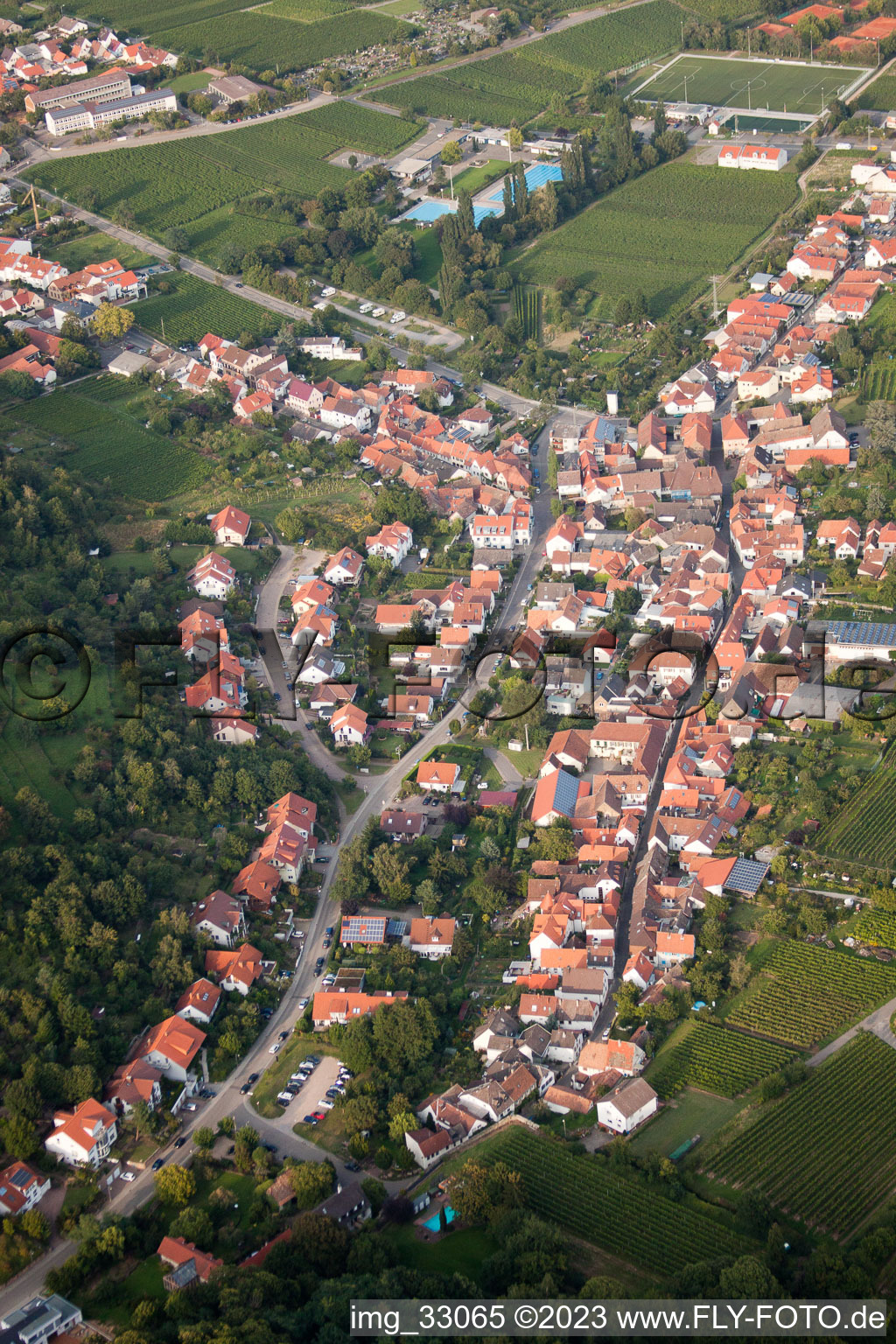 Vue aérienne de Unter-Hambach à le quartier Hambach an der Weinstraße in Neustadt an der Weinstraße dans le département Rhénanie-Palatinat, Allemagne