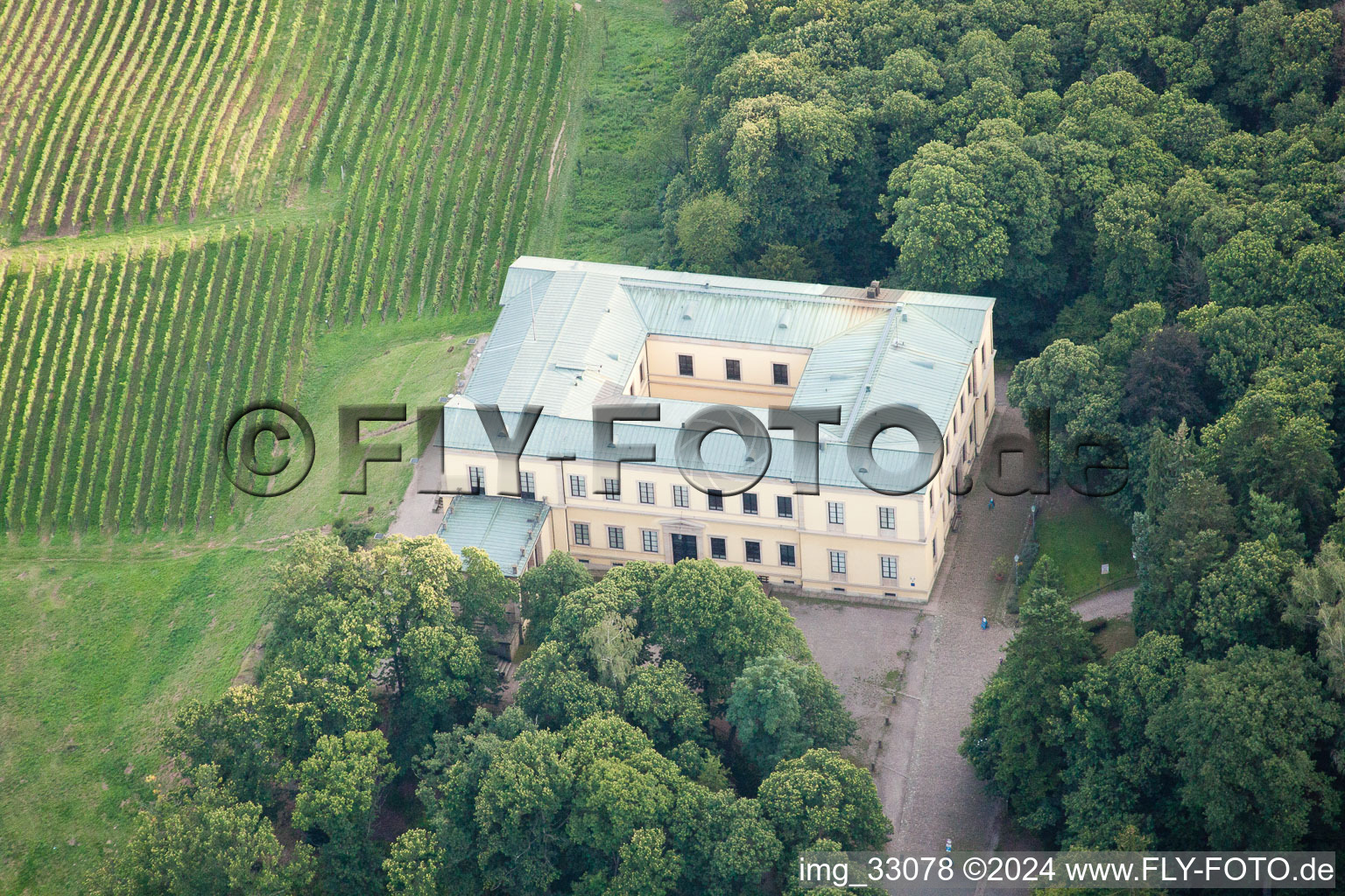 Vue oblique de Château de la Villa Ludwigshöhe à Edenkoben dans le département Rhénanie-Palatinat, Allemagne