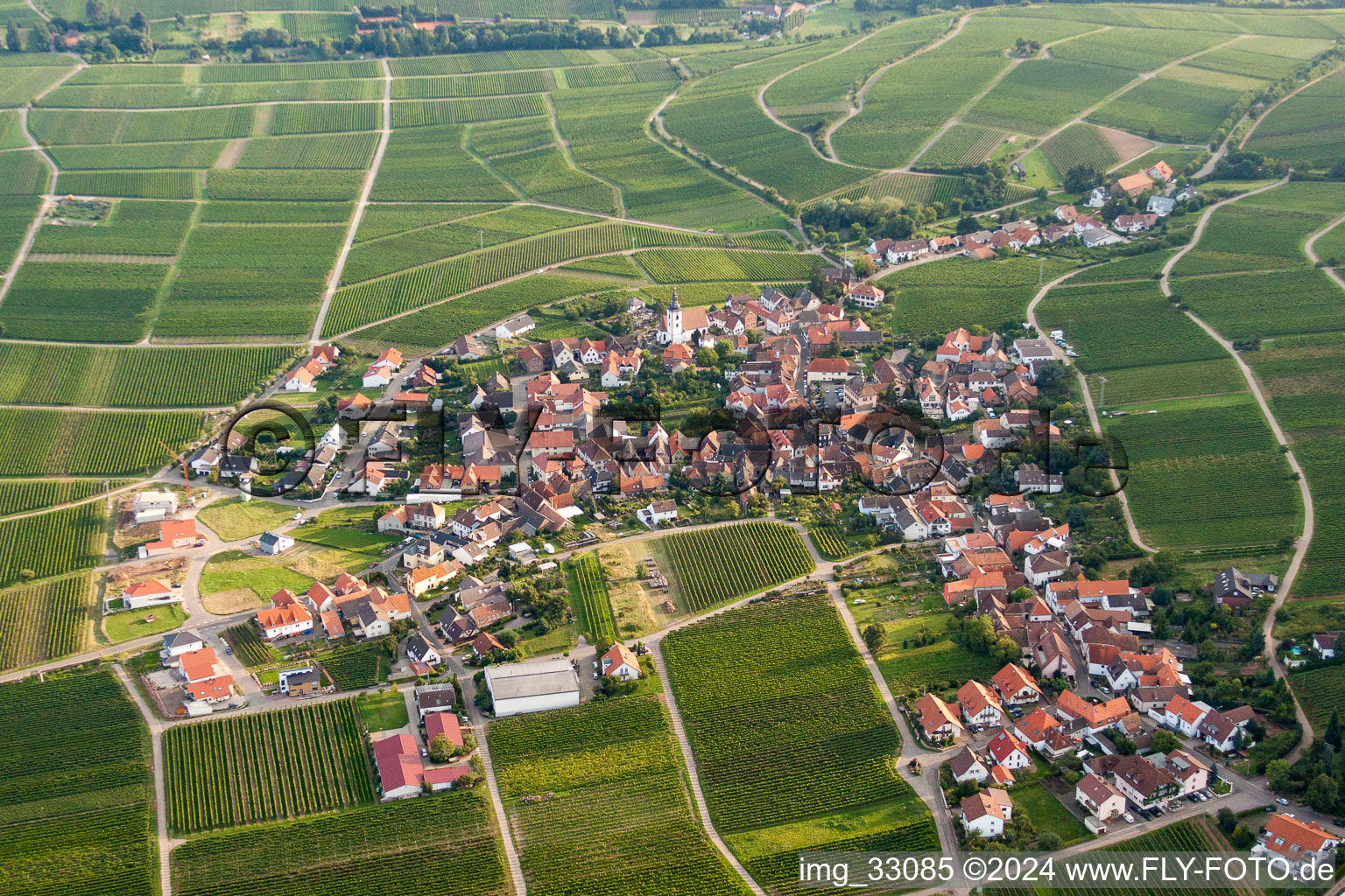 Vue aérienne de Champs agricoles et surfaces utilisables à le quartier Weyher in Weyher in der Pfalz dans le département Rhénanie-Palatinat, Allemagne