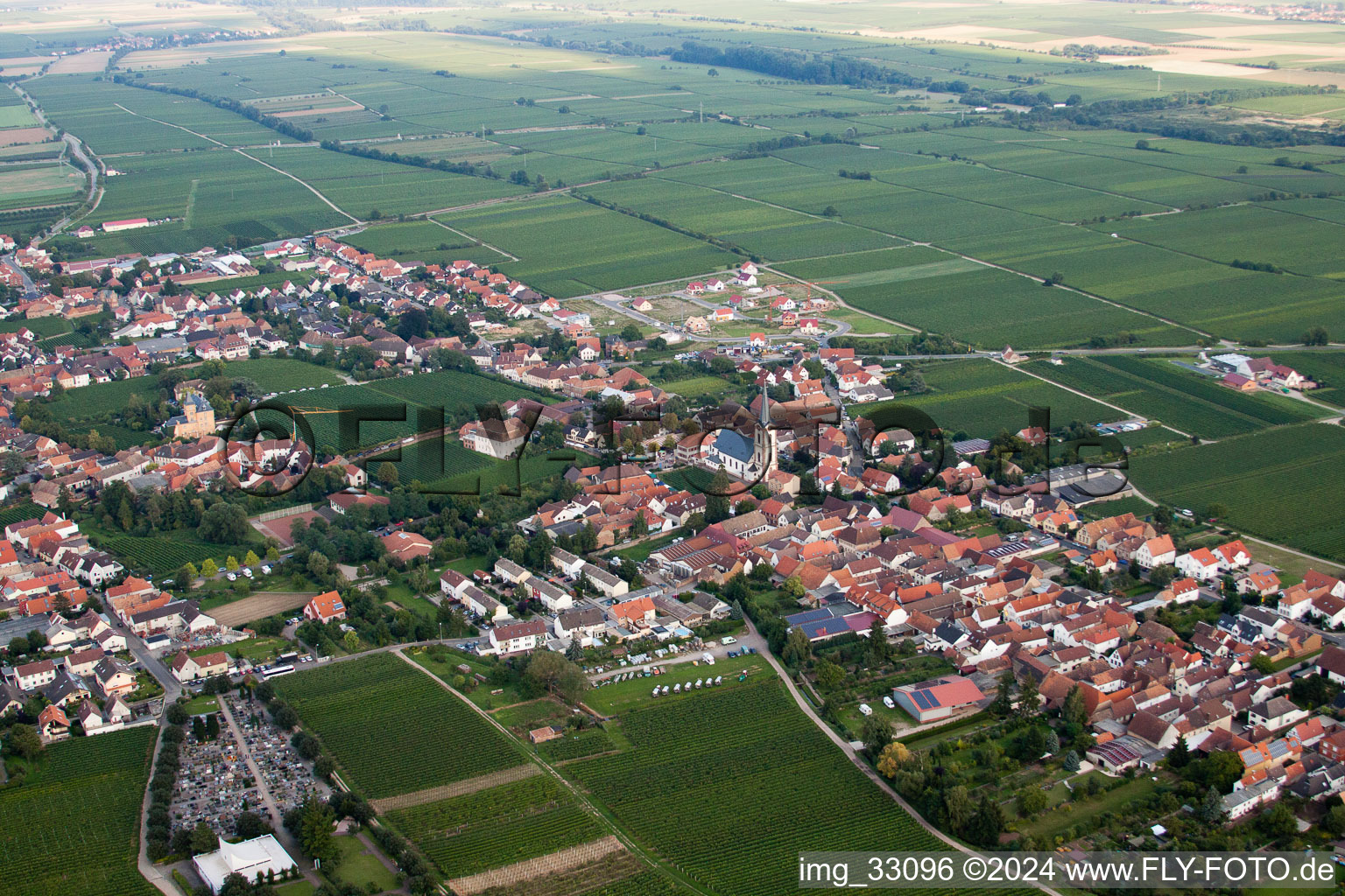 Edesheim dans le département Rhénanie-Palatinat, Allemagne depuis l'avion