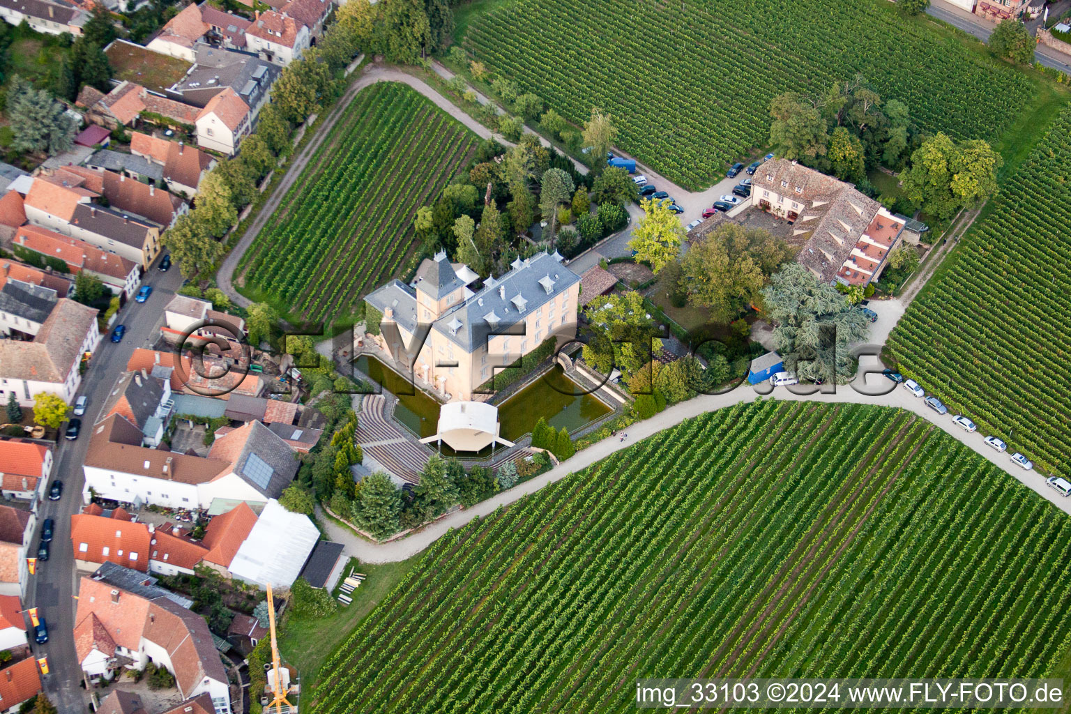 Hôtel Schloß Edesheim, hôtels privés Dr. Lohbeck GmbH & Co. KG à Edesheim dans le département Rhénanie-Palatinat, Allemagne hors des airs