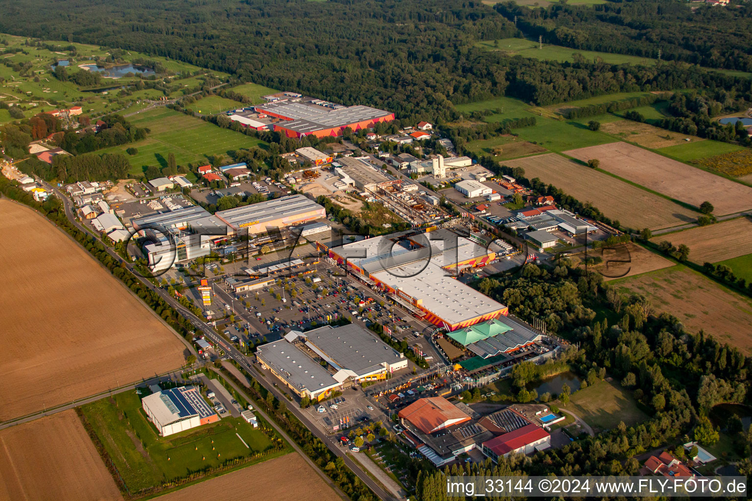 Vue aérienne de Centre de construction de Hornbach à Bornheim dans le département Rhénanie-Palatinat, Allemagne