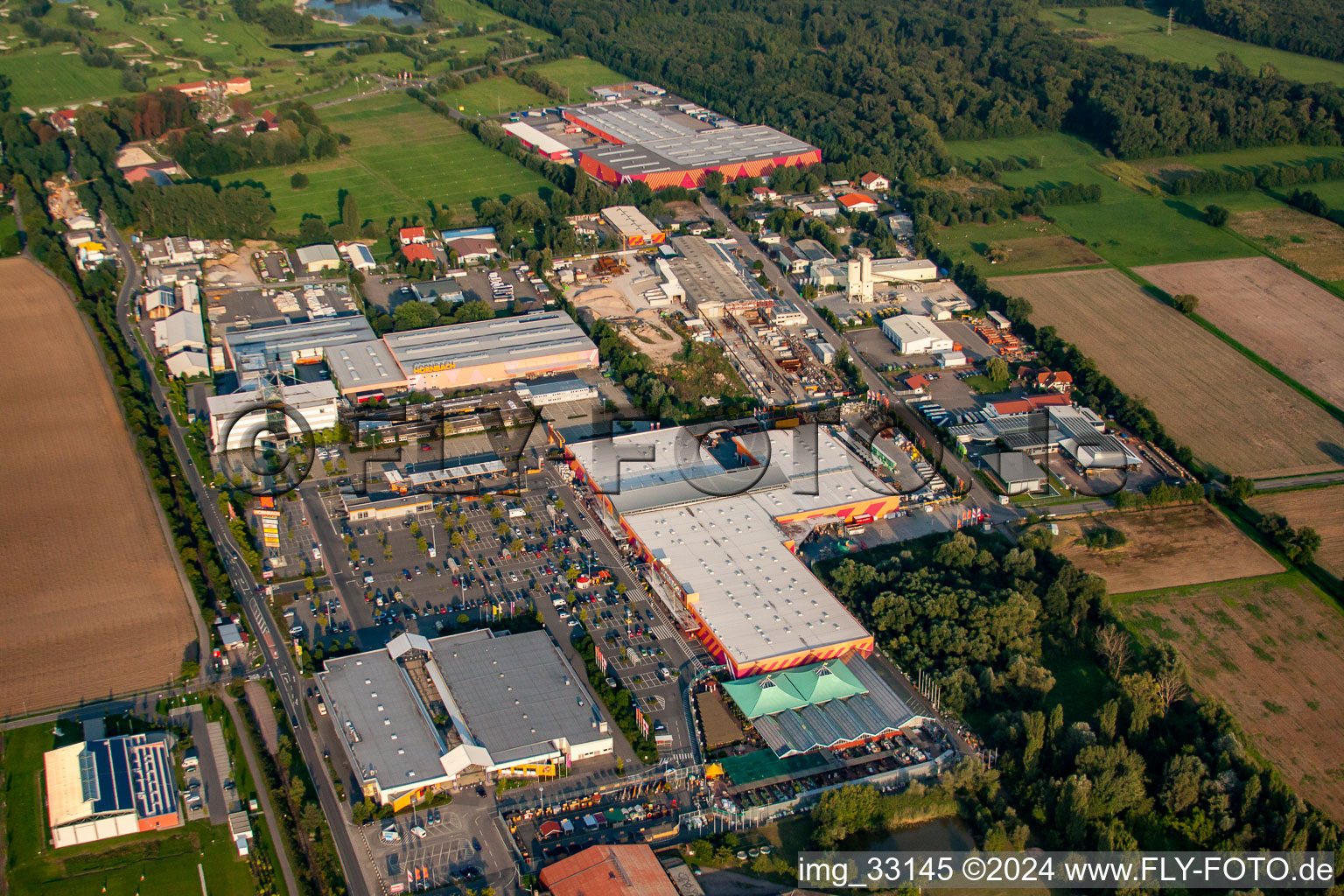 Vue aérienne de Centre de construction de Hornbach à Bornheim dans le département Rhénanie-Palatinat, Allemagne