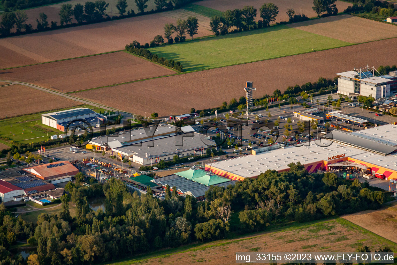 Vue aérienne de Centre de construction de Hornbach à le quartier Dreihof in Bornheim dans le département Rhénanie-Palatinat, Allemagne