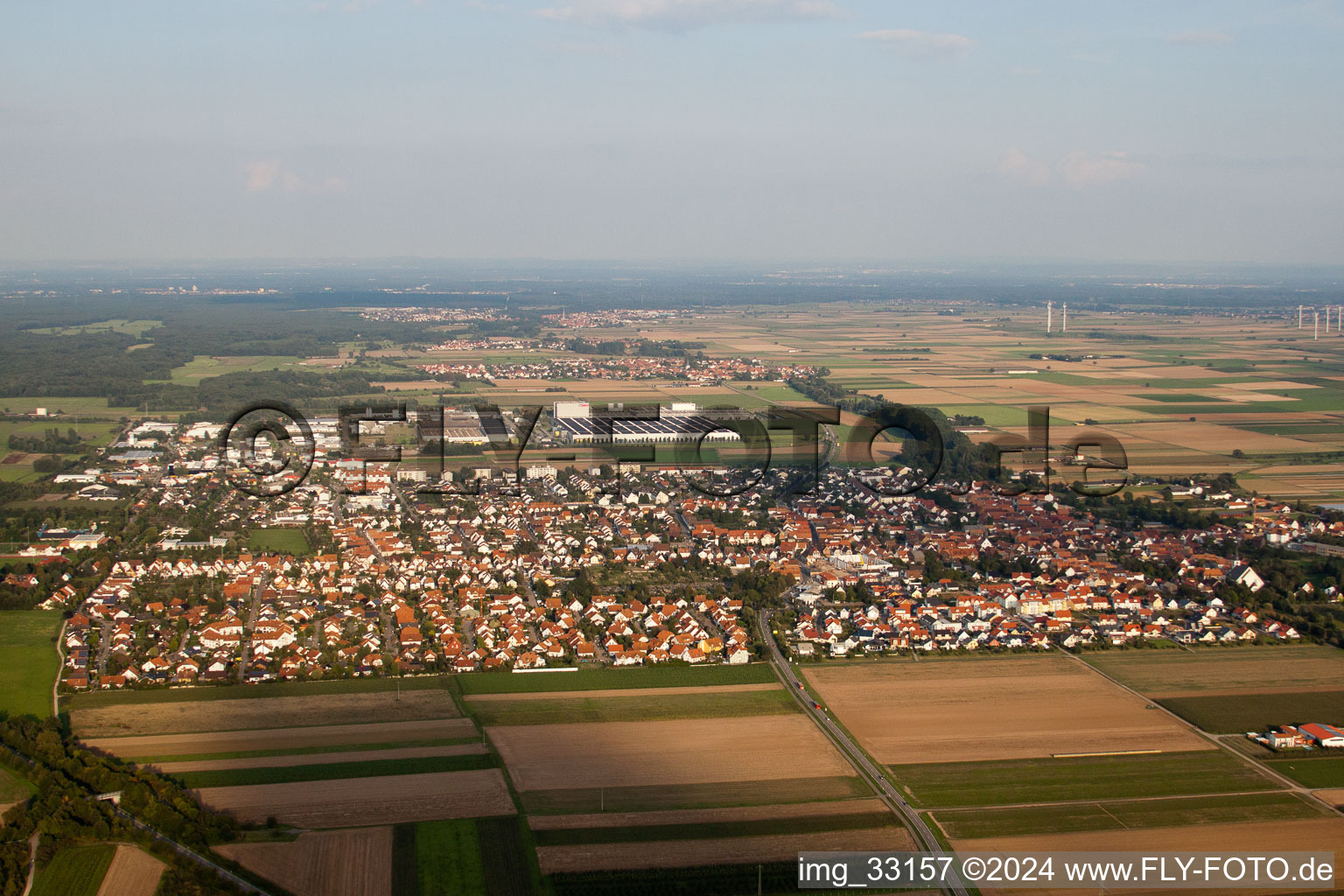 Vue aérienne de De l'ouest à le quartier Offenbach in Offenbach an der Queich dans le département Rhénanie-Palatinat, Allemagne