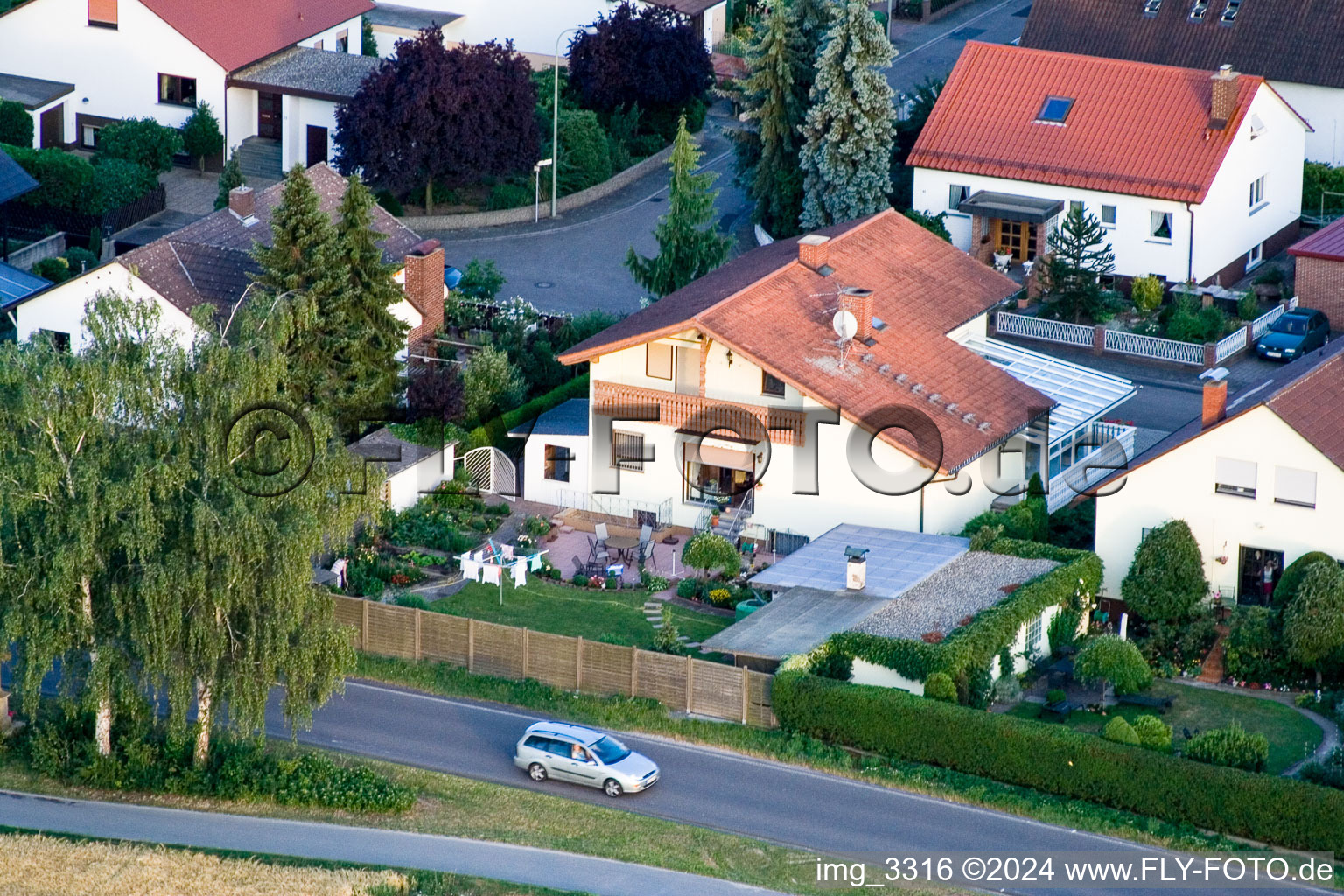 Vue aérienne de Maxstr à Hatzenbühl dans le département Rhénanie-Palatinat, Allemagne