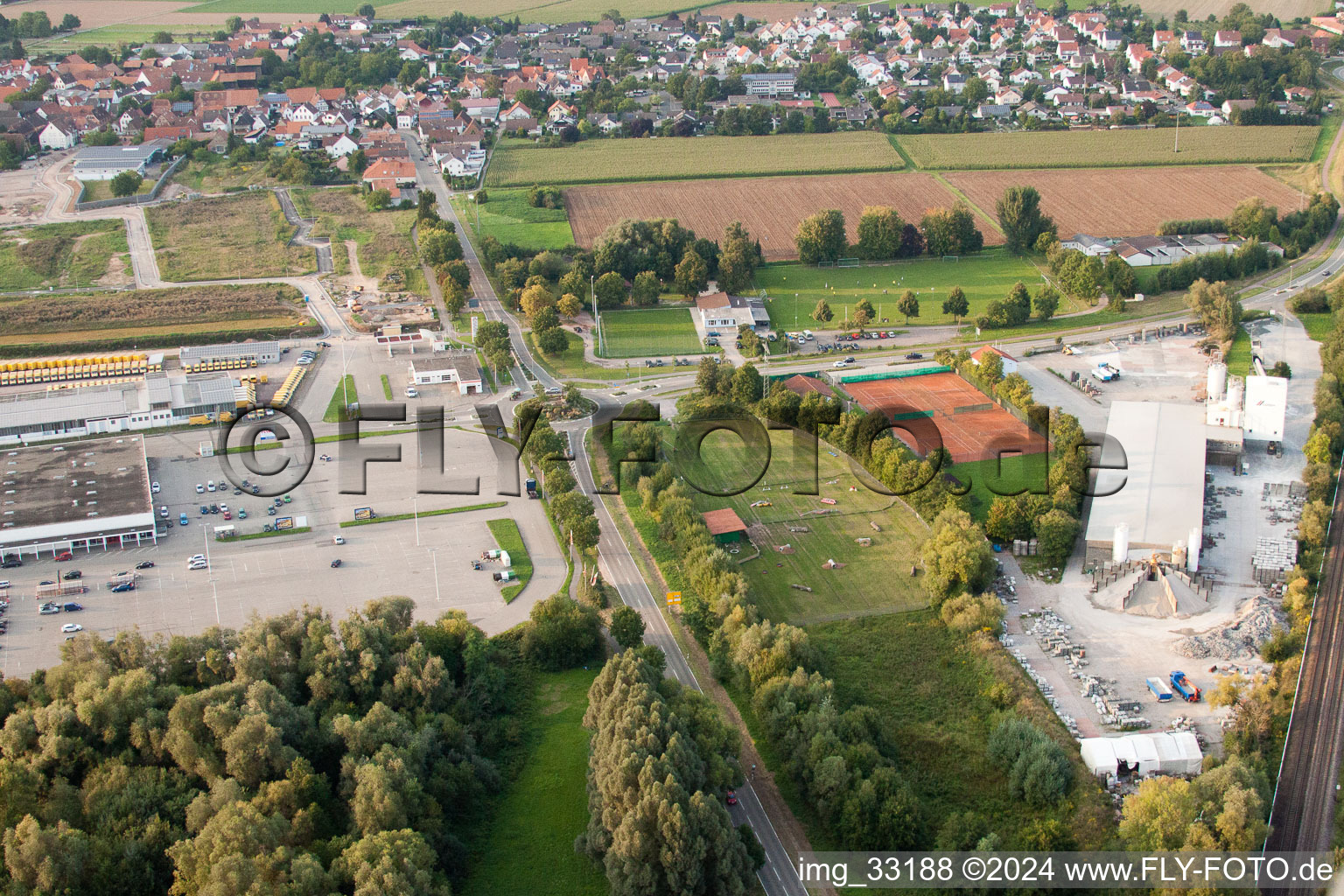 Vue aérienne de Zone commerciale à Rohrbach dans le département Rhénanie-Palatinat, Allemagne