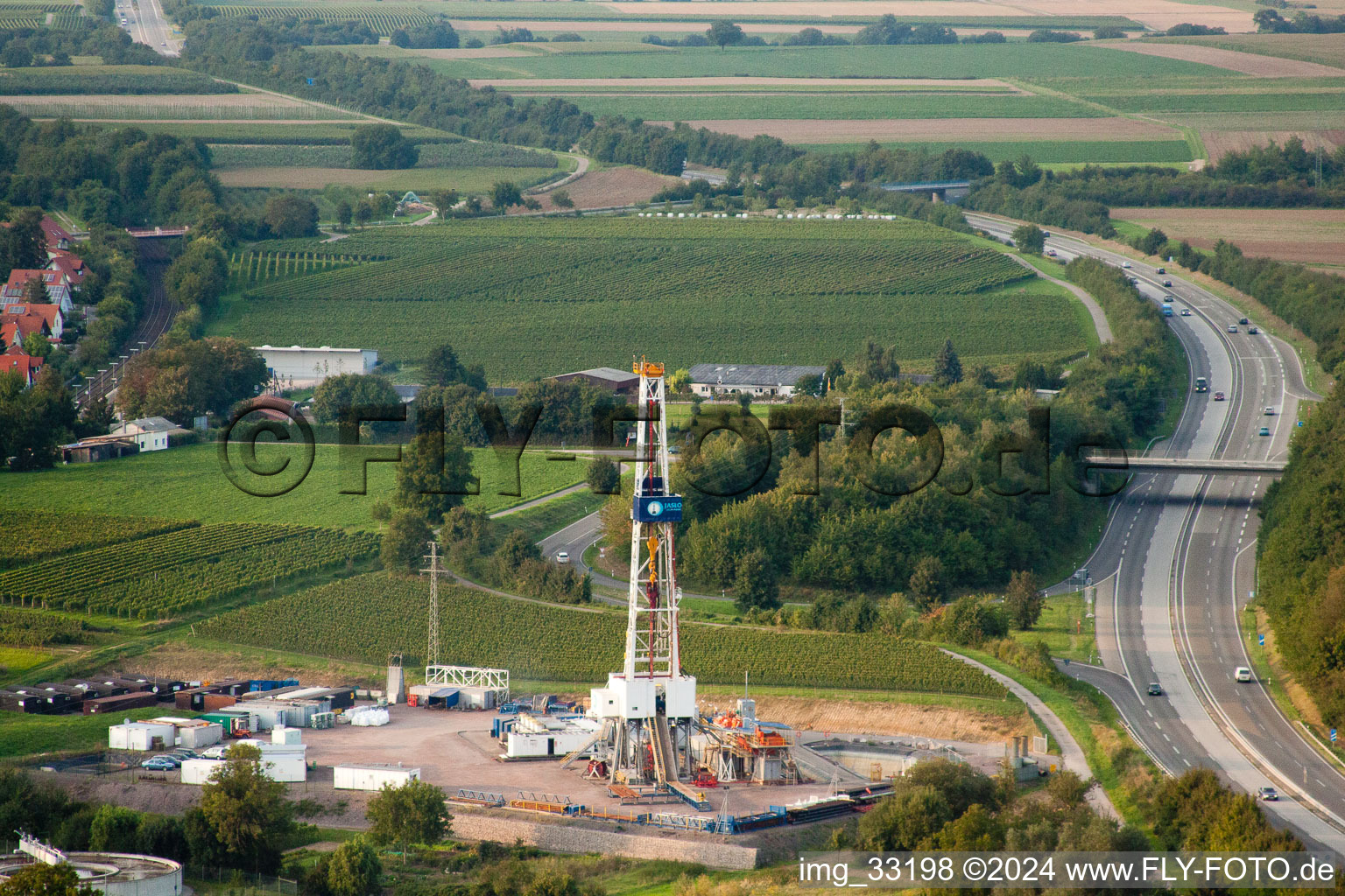 Système géothermique sur l'A65, 2ème forage à Insheim dans le département Rhénanie-Palatinat, Allemagne vue du ciel