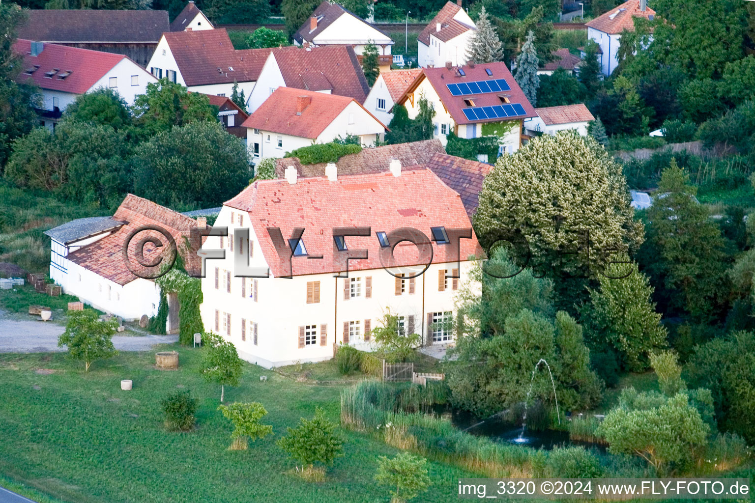 Vue aérienne de Untermühle à Rheinzabern dans le département Rhénanie-Palatinat, Allemagne