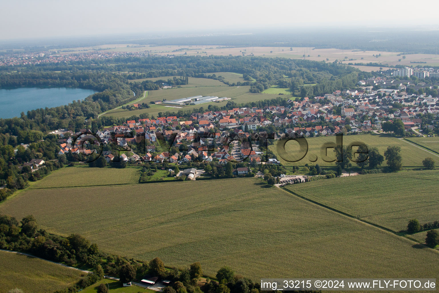 Vue aérienne de Du sud à le quartier Leopoldshafen in Eggenstein-Leopoldshafen dans le département Bade-Wurtemberg, Allemagne