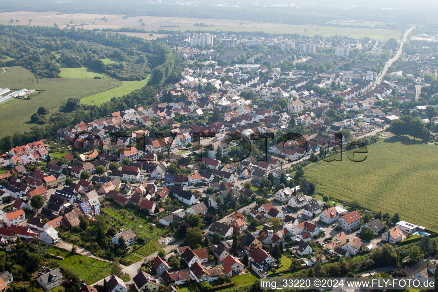 Quartier Leopoldshafen in Eggenstein-Leopoldshafen dans le département Bade-Wurtemberg, Allemagne depuis l'avion